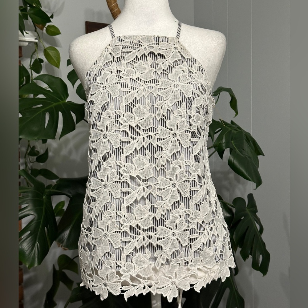🛍️Adiva  Layered with lace super cute top Size S